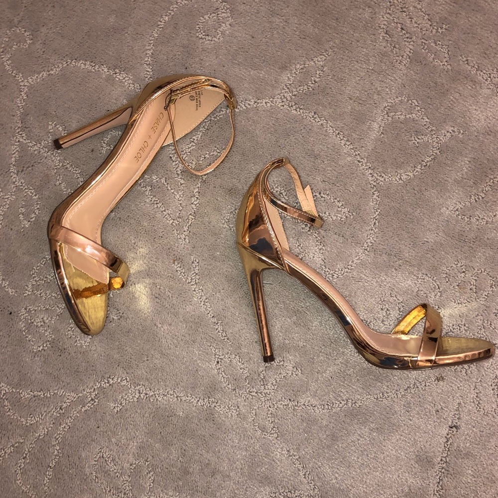 CHASE & CHLOE sandals